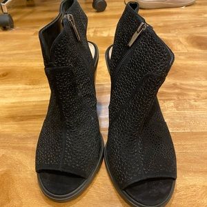 NWT Vince Camuto Booties Size 7.5